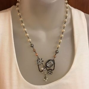 Unique & Interesting Necklace By Aer